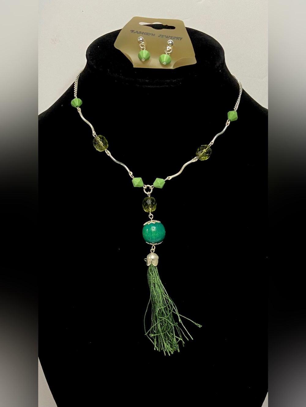 Fashion Jewelry Lime Green Bead Tassel Necklace with Matching Earrings
